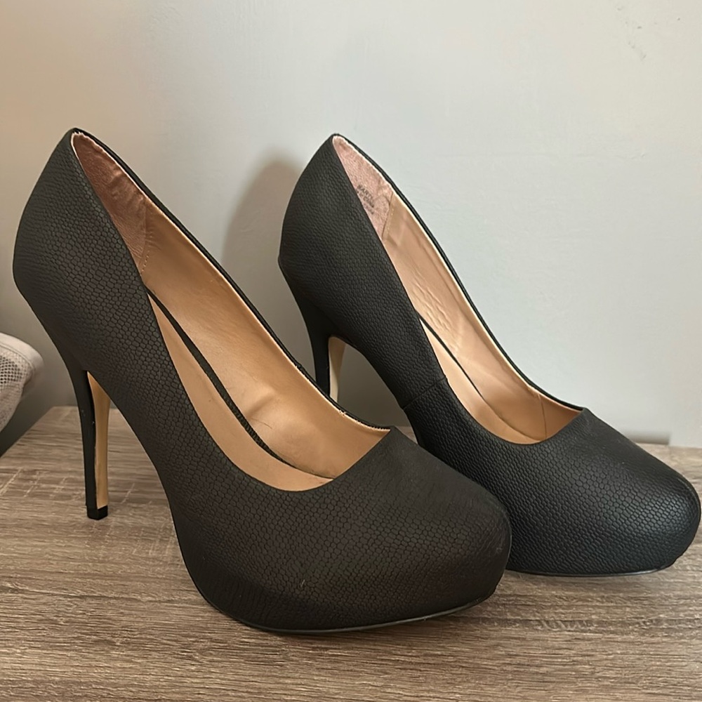 Black Pumps, size 11